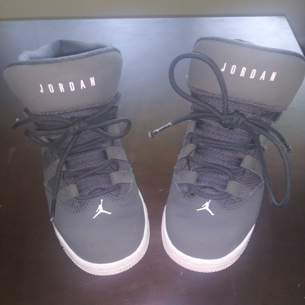 Jordan Max Aura Anthracite size 1y